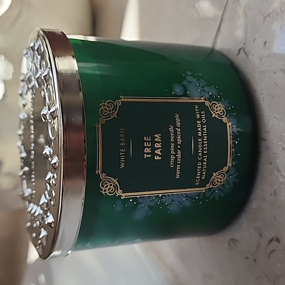 Bath & Body Works candle Tree Farm